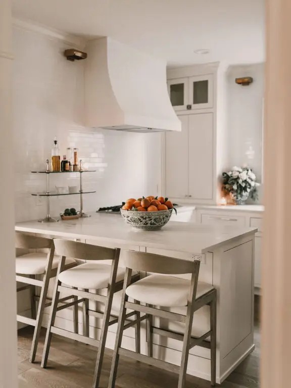 A beautifully styled kitchen by home stagers in Chilliwack, designed to create a welcoming and market-ready space.